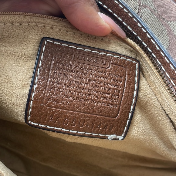 Sold! Coach Vintage Hampton Purse - Picture 3 of 17